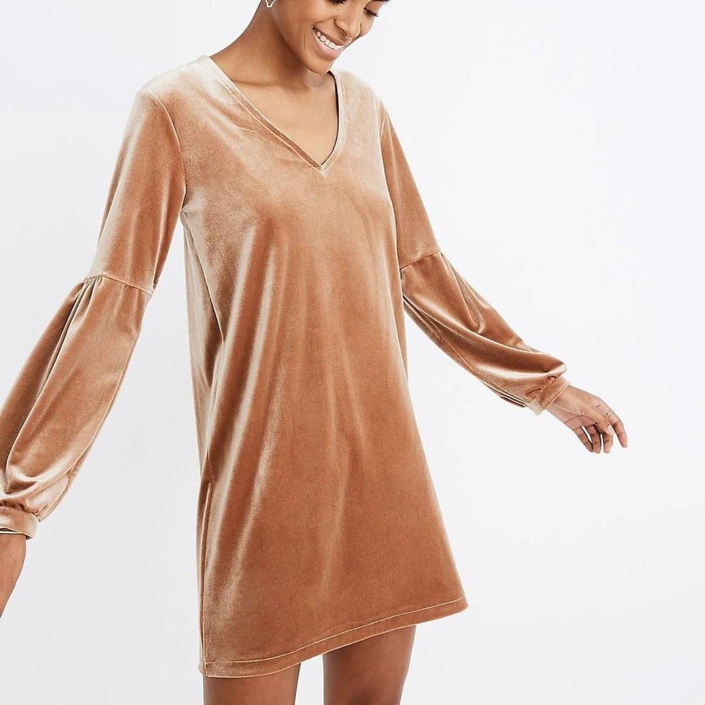 MADEWELL - Pink Velvet Long Sleeve Dress - Perfect for Valentines - Day